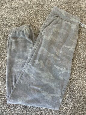 Athleta Girl light gray camo sweatpants
